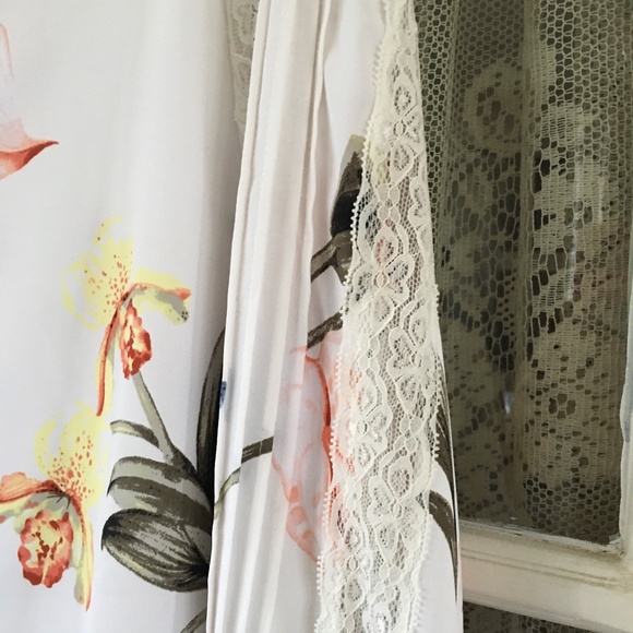 Host Pick! WHBM Floral Print Blouse - Medium - Picture 5 of 7